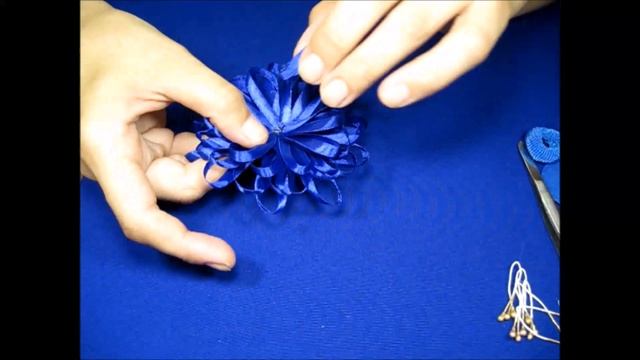 Канзаши,Атласная лента МК для начинающих!!! Синий бант. flor kanzashi смотреть онлайн