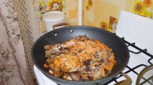 плов с бараниной в сковороде вок