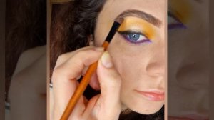 Красивый макияж глаз в желто-фиолетовых тонах(Beautiful eye makeup)