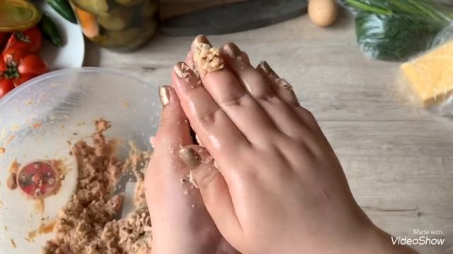 Котлеты с солёным огурцом и сыром #котлеты#готовимвместе#экономменю#бомжобеды#москва#ростов#россия