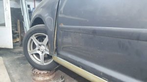 Фольксваген Touran замена порогов и не только. Беларуские самогибы в деле. Кузовной ремонт в гараже