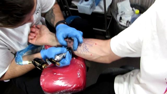 НАБИЛ ПЕРВУЮ ТАТУИРОВКУ В 19 ЛЕТ.БЫЛО БОЛЬНО.DANIL JUMP смотреть онлайн