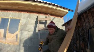 НАКОНЕЦ Я ЭТО СДЕЛАЛ/ ЗАШИЛ КАРНИЗЫ В ДЕРЕВЕНСКОМ ДОМЕ