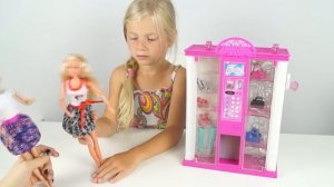 Барби одежда. Барби автомат торговой одежды. Малинка тв. Обзор игрушек