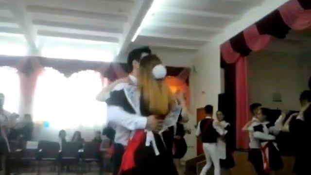 Последний звонок 11 классы. Вальс (23.05.2017) смотреть онлайн