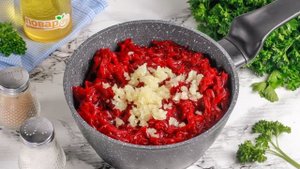 Салат из свеклы с чесноком на зиму