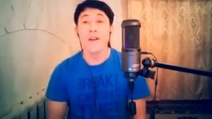 Парень поют про родину Казахстан