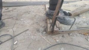 Как гнуть арматуру без арматурогиба.                ДЕДОВСКИЙ СПОСОБ. bend rebar by hand