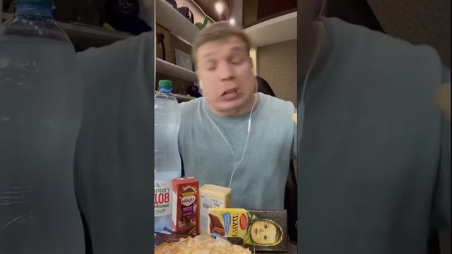 Как малой делает домашку!🤣