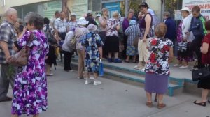 Очередь в поликлинику за талончиками (Волжский, 7-25 утра, 30.05.2013 г.)