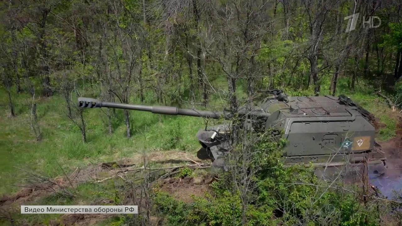 Новые замаскированные укреппозиции радикалов и их бронетехнику уничтожили артиллеристы ЗВО