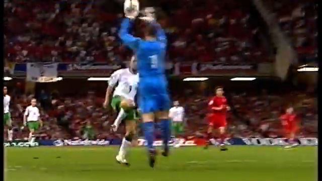 Wales 2 - 2 Northern Ireland (08/09/2004) - David Healy's Goal and red card. смотреть онлайн