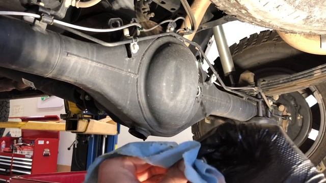 How to Change Rear Differential Fluid on 3rd Gen Tacoma смотреть онлайн