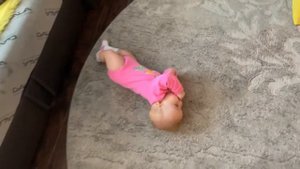 Как ребёнок учится ползать. Как лучше учится ползать