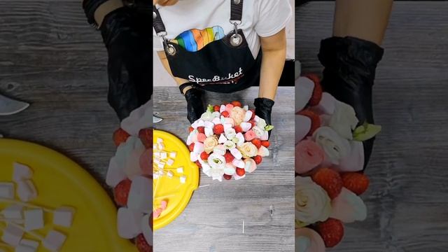 Мастер класс по сборке коробки с цветами и сладостями. Школа СпецБукет.