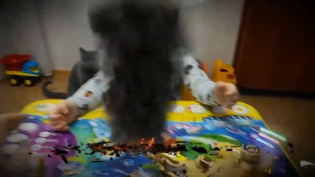 На этот раз Влад собирает военный вертолёт)!Не без помощи серого друга))) смотреть онлайн