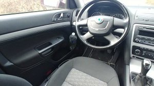 Продан Skoda Octavia A5 2012 универсал 1.6 TDI , 219 тыс 5 МКПП : бордовый цвет