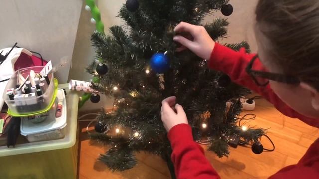 ПОПЫТКИ УКРАСИТЬ ДОМ К НОВОМУ ГОДУ #НОВЫЙГОД #УКРАШЕНИЯ смотреть онлайн