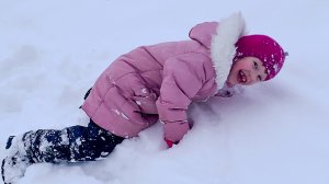 ПОЕХАЛИ НА РОДНИК ЗА ВОДОЙ И ПОПАЛИ В МЕТЕЛЬ / Настя и Вика / ДЕТСКИЙ КАНАЛ