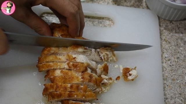 острый салат из жареной курицы Thai Spicy chicken salad ลาบไกทอด