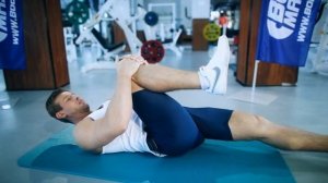 bodymaster : Растяжка ягодичных мышц (колено к груди)