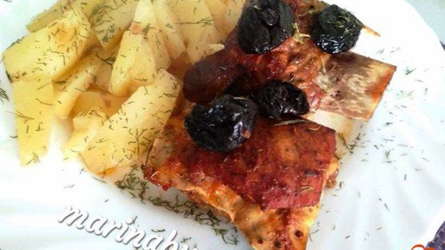 Говяжьи ребрышки с картофелем в духовке