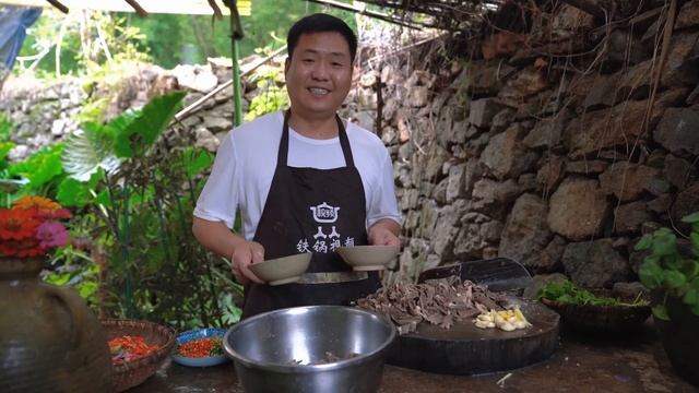 88元買10公斤牛心，二弟做“爆炒牛心”，麻辣爽口一家人吃過癮｜Mukbang【鐵鍋視頻】