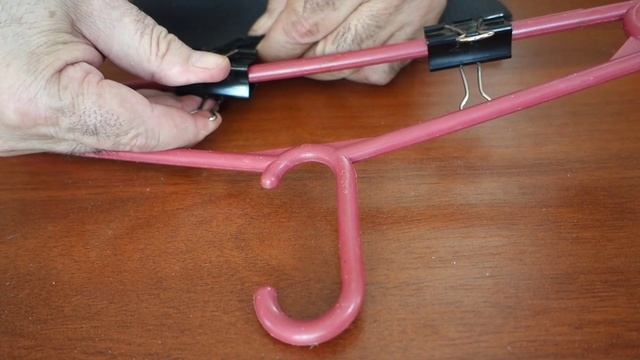Лайфхак со штанами.Как повесить штаны на вешалку. смотреть онлайн