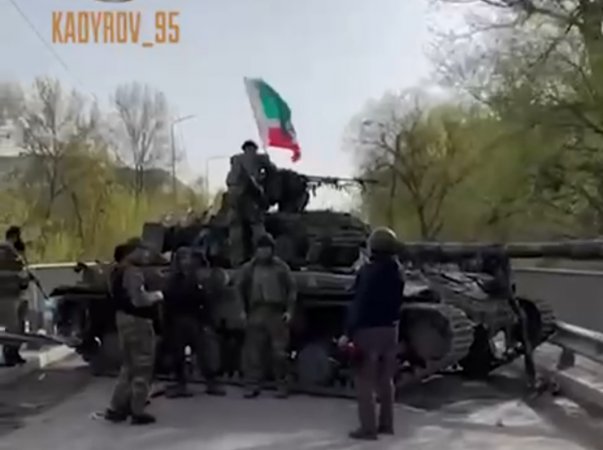 Чеченский спецназ  затрофеил Т-64 ВСУ с полным боекомплектом. Видео от Рамзана Кадырова.
04.2022