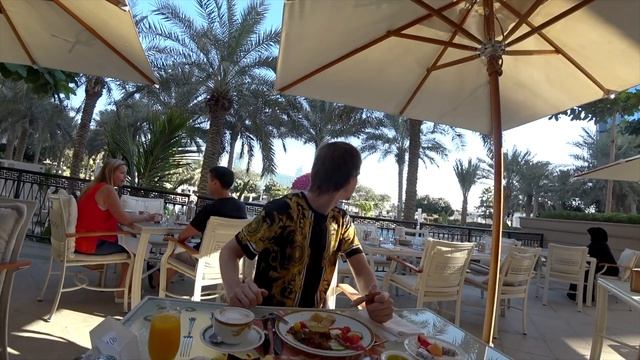 Рождество в отеле Burj Al Arab / Самый Дорогой Кофе с Золотом / Дубай Влог смотреть онлайн