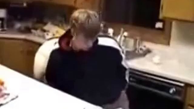 Подбородок, Стол, Пол! смотреть онлайн