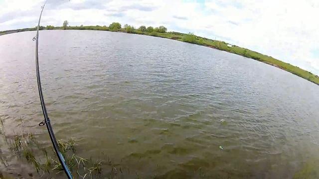 Вечерняя рыбалка на карася. Очень плохая погода! смотреть онлайн