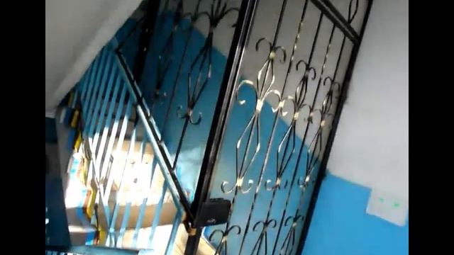 Что придумали мои соседи от нажеланных гостей - РЕШЕТКА между этажами в подъезде смотреть онлайн