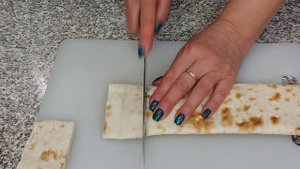 Жареный лаваш на сковороде с начинкой из плавленого сырка/Праздничная закуска/Закуска для фуршета