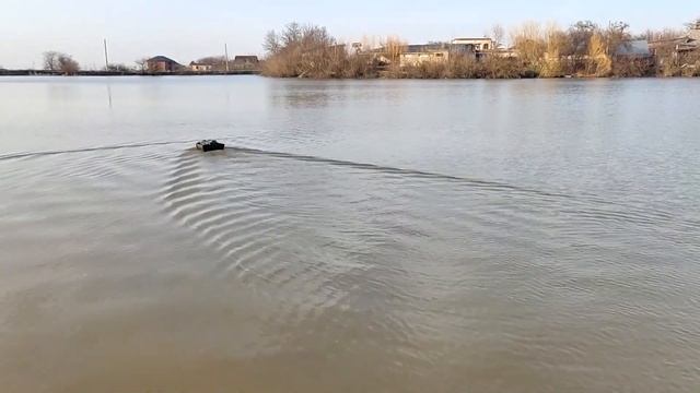 GPS автопилот UNIBOAT на кораблике ГОТАР. По точкам. Отключаем пульт, Удержание курса. смотреть онлайн