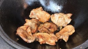 Вкуснейшее мясо с фасолью и овощами, в казане на печи