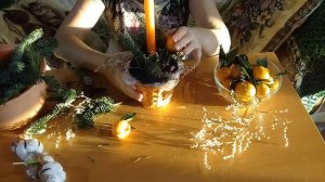 Как сделать композицию из еловых веток в корзинке. Новогодняя корзинка с мандаринами своими руками.