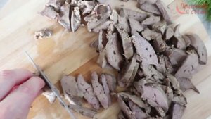 ОЧЕНЬ ВКУСНЫЙ САЛАТ из куриных сердечек и печени.