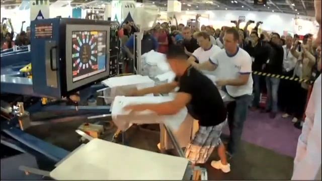 Мировой рекорд печати по футболкам M&R 2013 года: 2139 футболок в час! смотреть онлайн