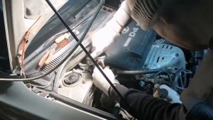 Заменил подушку двигателя на Toyota Avensis 2.