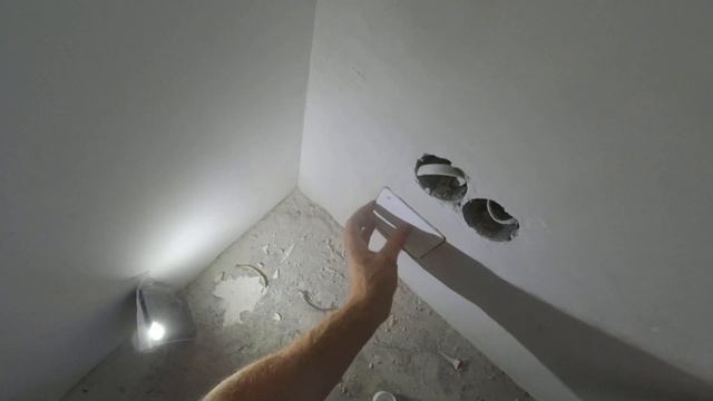 Правильный монтаж распред коробки. ЛАЙФХАК. Крышка на жидкие гвозди.