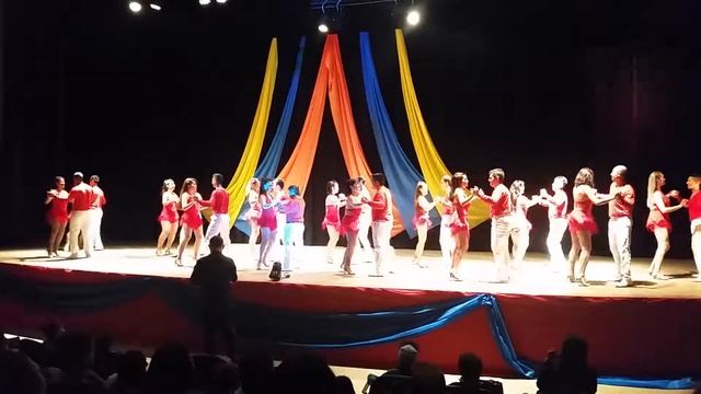 Salsa e Bachata смотреть онлайн