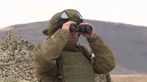 В регионах России продолжаются масштабные военные учения