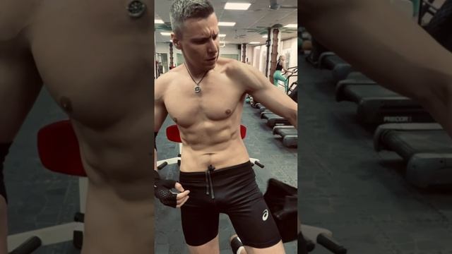 ГИТАРА В СПОРТЗАЛЕ?! #спорт #фитнесклуб #мотивацияспорт #зожспорт #планка #зожник