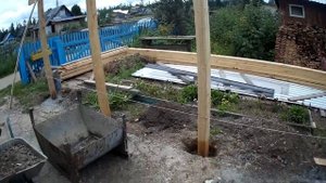 Навес на даче для авто.