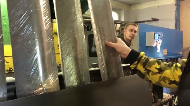 Машина  без днища.Отвалилась балка . Варим крепления балки #перекуп #ремонтавтосвоимируками