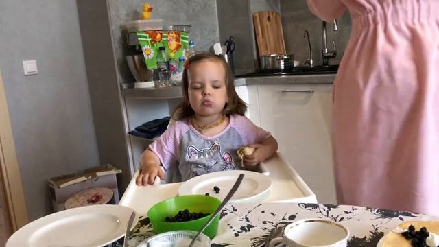 Ребёнок борется со сном смотреть онлайн