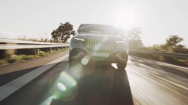 2024 Mercedes-AMG EQE SUV driving footage смотреть онлайн