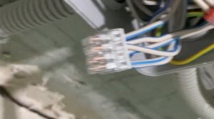 Монтаж распределительной коробки. Никогда так не делай!