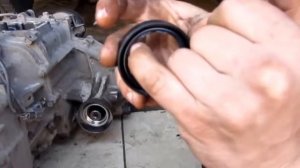 Митсубиси L-200. ремонт замена сальника хвостовика